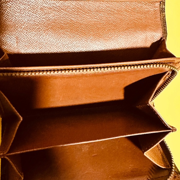 Louis Vuitton Black and Gold Monogram Wallet - Picture 4 of 15